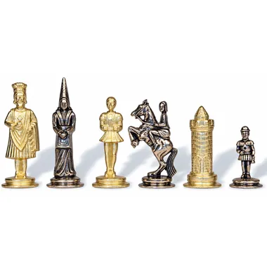 Schachfiguren Camelot in Gold und Silber, Bauer und Springer im Detail