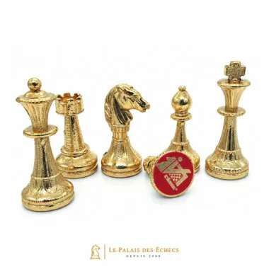 Detail der goldenen Mignon Flower-Figuren mit graviertem Made-in-Italy-Medaillon