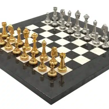 Set Classic Flower 4 Schachbrett aus Ahorn- und Heidekrautholz und Schachspiel aus vergoldetem und versilbertem Metall