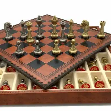 Alternative view of Staunton Mix Kunstlederschachbrett mit integriertem Aufbewahrungsfach & Schachspiel aus Massivmetall