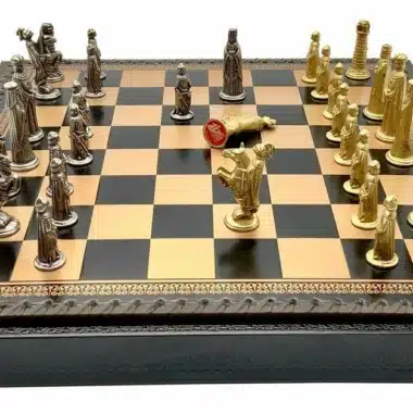Mittelalterliches V-Set Kunstlederschachbrett & Schachspiel aus Massivmetall – Bild 3