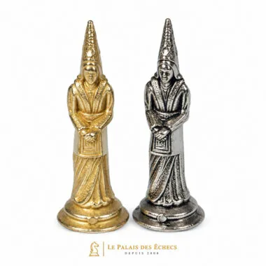 Läufer Camelot in Gold und Silber, Detail der spitzen Kopfbedeckungen