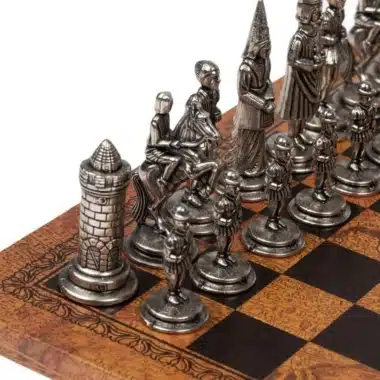 Camelot König Artus VII Kunstlederschachbrett & Schachspiel aus Massivmetall im Set – Bild 2