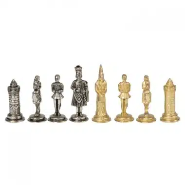 Komplette Reihe vergoldeter und versilberter Figuren des Camelot König Arthur Schachsets
