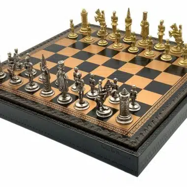 Camelot König Arthur XIV Schachbrett mit Aufbewahrung und Schachspiel aus Metall