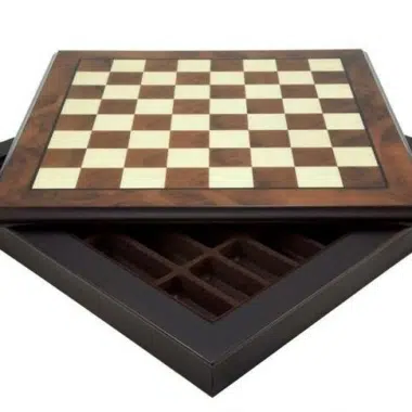 Alternative view of Römer vs. Barbaren III Set Schachbrett aus Nussbaum- und Ahornholz & Schachspiel aus massivem Metall