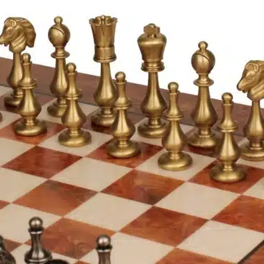 Alternative view of Orientalisches Set IV Schachbrett aus Ulmen- und Heidekrautholz und Schachspiel aus Messing