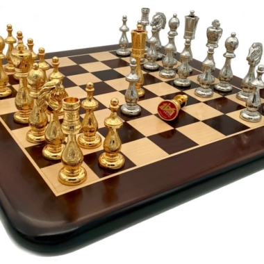 Alternative view of Set Arabic Style VI Schachbrett aus Rosen- und Ahornholz und Schachspiel aus vergoldetem und versilbertem Metall