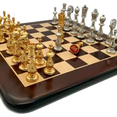 Alternative view of Set Arabic Style VI Schachbrett aus Rosen- und Ahornholz und Schachspiel aus vergoldetem und versilbertem Metall