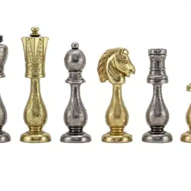 Vollständiges Set filigraner Schachfiguren, Wechsel der beiden Metallfinishes