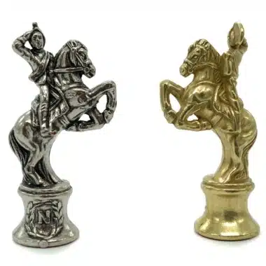 Springer Napoleon II aus massivem Metall, silber und gold, Detailansicht der Figuren