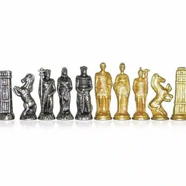 Schachfiguren aufgereiht mit Details der römischen und barbarischen Figuren