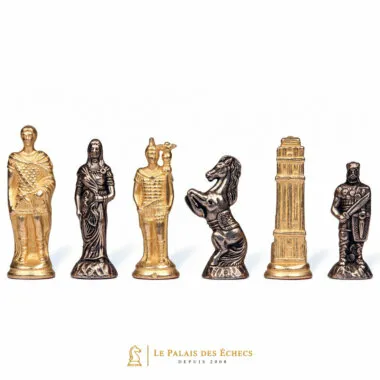 Detailansicht der goldenen und silbernen Figuren Römer vs Barbaren III, Dame, König, Springer und Turm