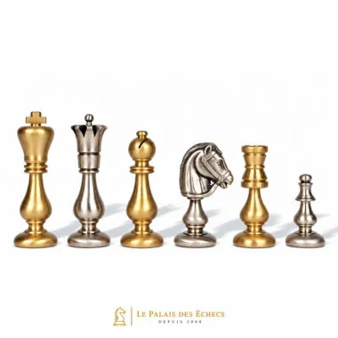 Figuren des Schachspiels Oriental aus Messing, silber- und goldfarben