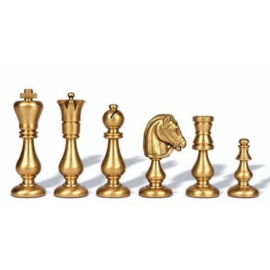 Goldfarbene Figuren des Schachspiels Oriental aus massivem Messing, Nahaufnahme