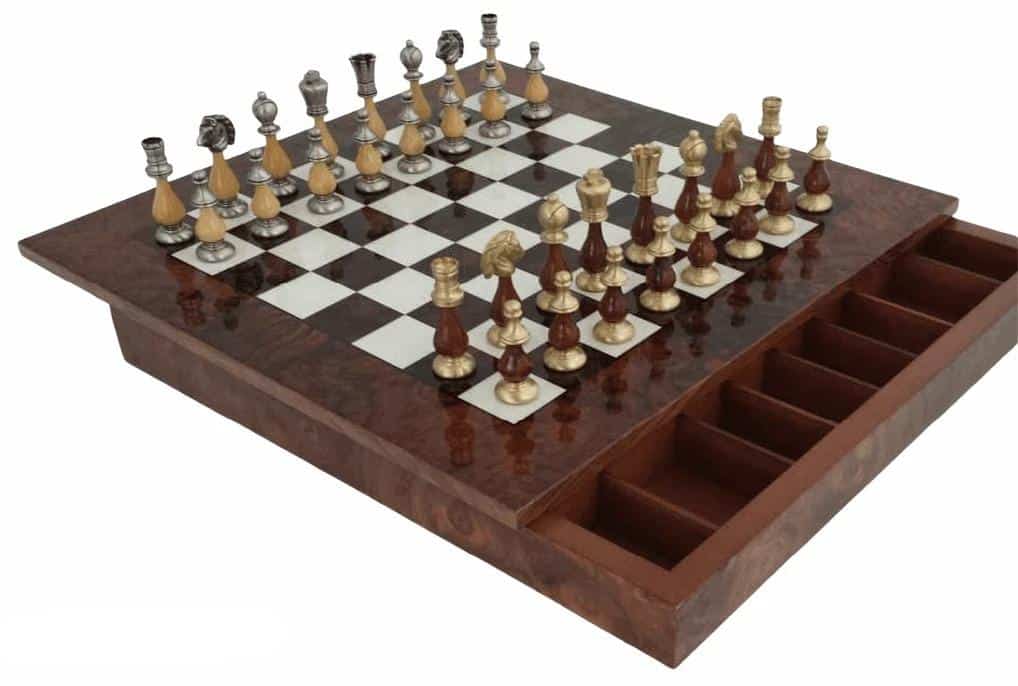 Oriental II Set Schachbrett Aufbewahrungskoffer aus Wurzelholz und Schachspiel aus Holz und Messing