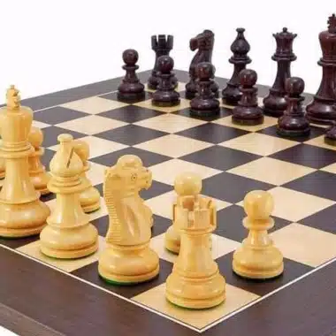 Set "Atlantic" Schachbrett aus Wenge und Schachspiel aus vergoldetem Rosenholz
