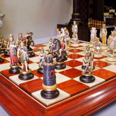 Jeu d'Echecs "Etrusque Peint à l'Huile" en Bois des Alpes Massif Sculpté Traditionnellement