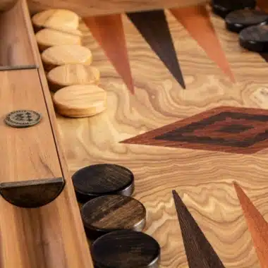 Backgammon aus Olivenholz mit seitlichen Stützen – Bild 3
