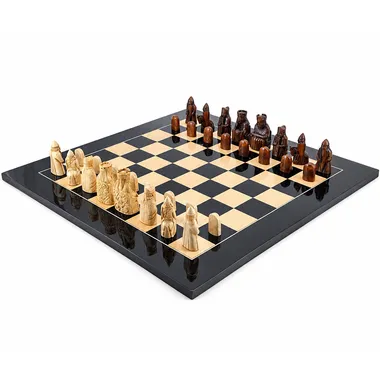 Set "Ile de Lewis" Schachbrett aus lackiertem Massivholz & Schachspiel aus Harz