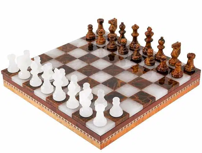 Set "Braun und Weiß" Schachbrett und Schachspiel aus Alabaster von Volterra