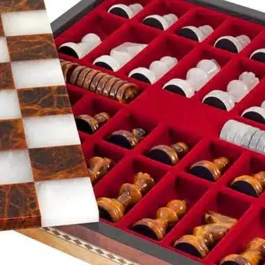 Set "Braun und Weiß" Schachbrett und Schachspiel aus Alabaster von Volterra