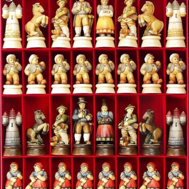 Jeu d'Echecs "Alpine Peint à l'Huile" en Bois des Alpes Massif Sculpté Traditionnellement