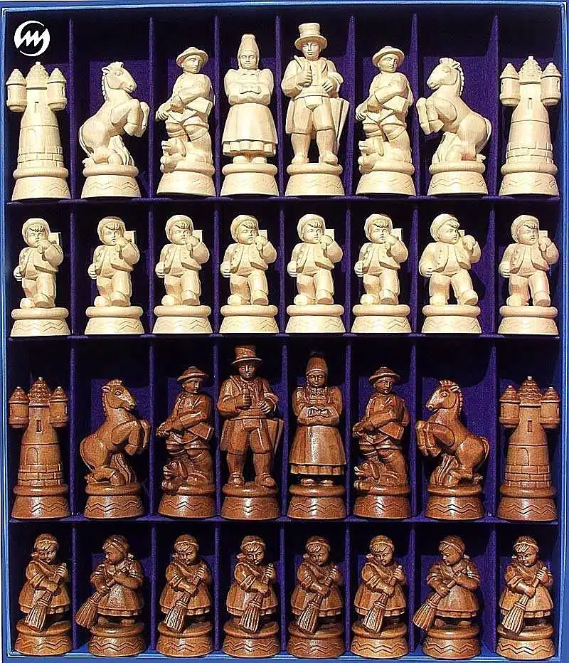 Jeu d'Echecs "Alpine Bruni et Poli à la Cire" en Bois des Alpes Massif Sculpté Traditionnellement