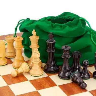 Set "Conquête" Schachbrett aus Ahorn und Mahagoni, Schachspiel aus Buchsbaumholz & Aufbewahrungstasche