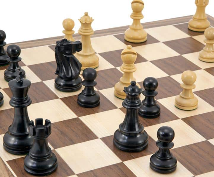 Broadbase III Set Schachbrett aus Nussbaum und Ahorn und Schachfiguren aus Buchsbaum und ebonisiertem Buchsbaum – Bild 2