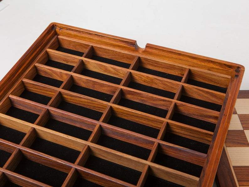 Classic VIII Schachbrett aus Gold-Rosenholz mit integriertem Stauraum & Schachspiel aus Gold-Rosenholz – Bild 8