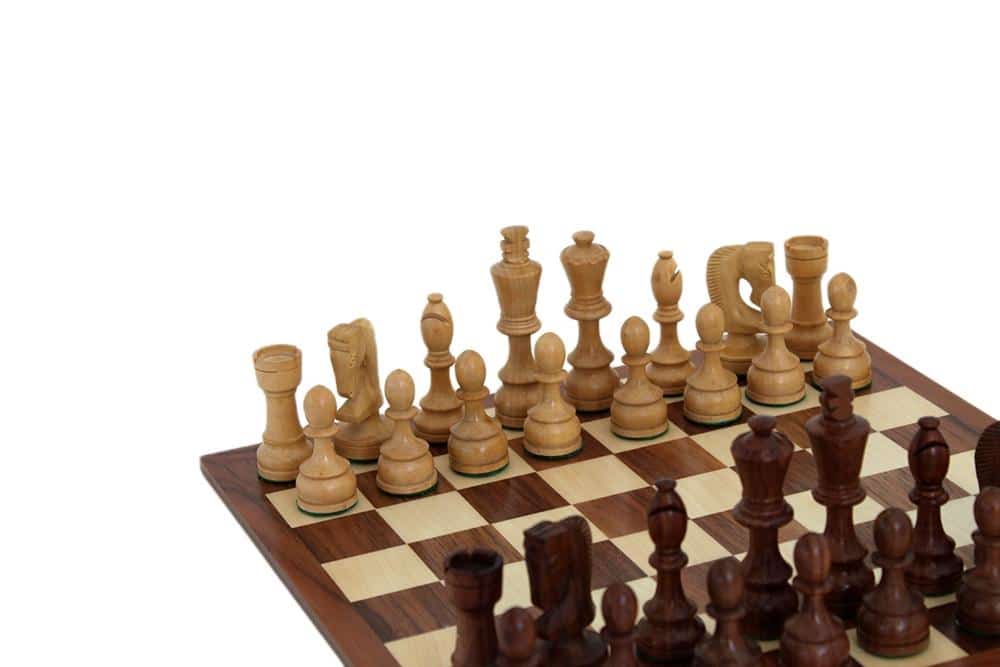 Anfänger-Set III Schachspiel aus Holz und Schachbrett aus Nussbaum und Ahorn – Bild 3