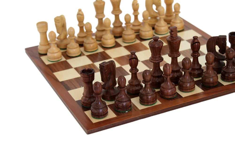 Anfänger-Set III Schachspiel aus Holz und Schachbrett aus Nussbaum und Ahorn – Bild 2