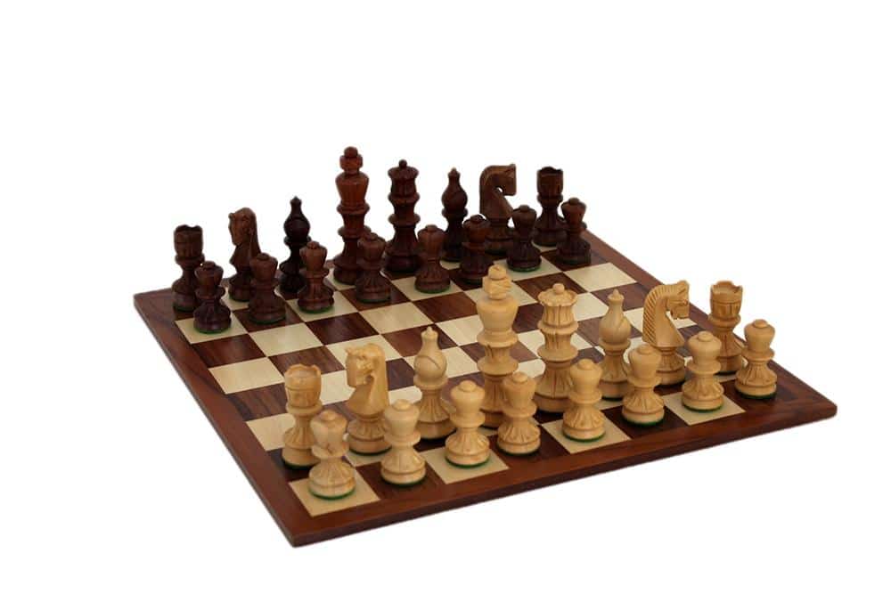Anfänger-Set IV Schachspiel aus Holz und Schachbrett aus Nussbaum und Ahorn
