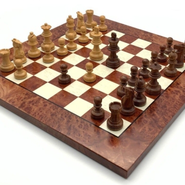 Classic XVII Schachset aus Ulmen- und Heideholz und Schachfiguren aus goldenem Rosenholz