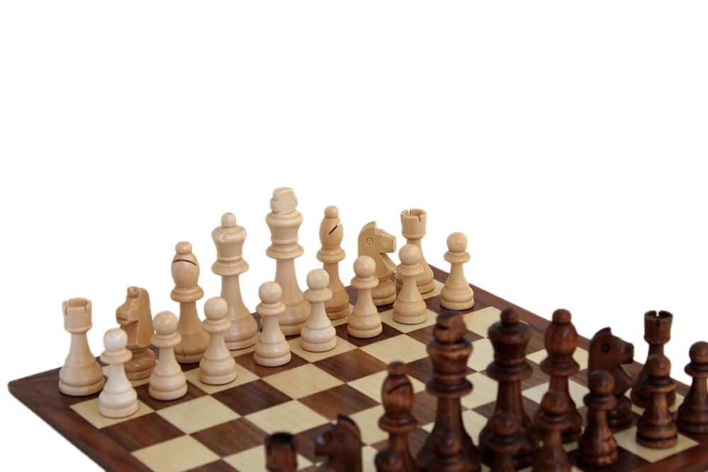 Schachspiel Einsteiger-Set aus Holz mit Schachbrett aus Nussbaum und Ahorn – Bild 2