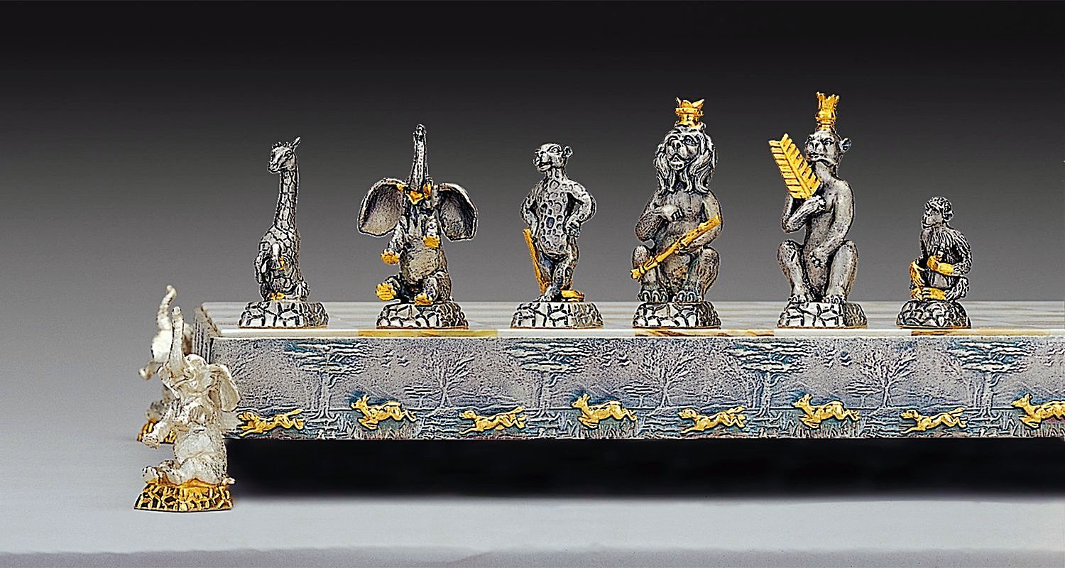 Set Dschungeltiere Schachbrett und Schachspiel aus Bronze, Onyx und 24 Karat Gold – Bild 2