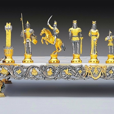 Alternative view of Set Charlemagne Kaiser des Heiligen Römischen Reiches Schachbrett und Schachspiel aus Bronze, Onyx und 24 Karat Gold