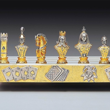 Alternative view of Poker Set I Schachbrett und Schachspiel aus Bronze, Onyx und 24 Karat Gold