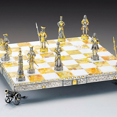 Ensemble "Pierre Ier Premier Empereur de Russie" Echiquier et Jeu d'Echecs en Bronze, Onyx et Or 24 Carats