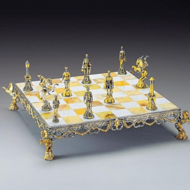 Ensemble "Renaissance Florentine XVe Siècle" Echiquier et Jeu d'Echecs en Bronze, Onyx et Or 24 Carats
