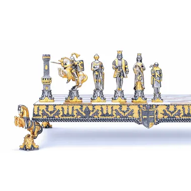 Alternative view of Set Heinrich II. von England Schachbrett und Schachspiel aus Bronze, Onyx und 24 Karat Gold