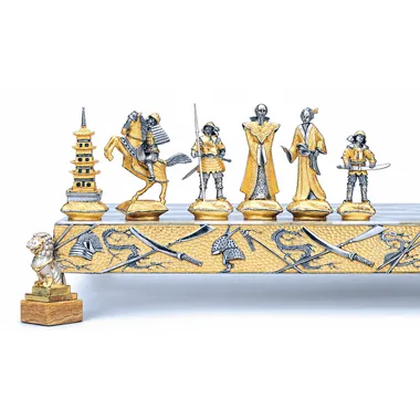 Alternative view of Set „Samurai Schlacht von Nagashino“ Schachbrett und Schachspiel aus Bronze, Onyx und 24-Karat-Gold