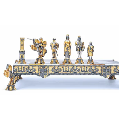 Alternative view of Set „König Arthur und Guinevere“ Schachbrett und Schachspiel aus Bronze, Onyx und 24 Karat Gold