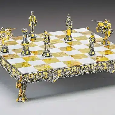 Set König Artus und Guinevere Schachbrett und Schachspiel aus Bronze, Onyx und 24 Karat Gold