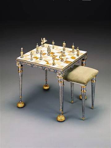 Ensemble "Soldats du Vatican vs Soldats de l'Etat" Table d'Echiquier carrée et Jeu d'Echecs en Bronze, Onyx et Or 24 Carats