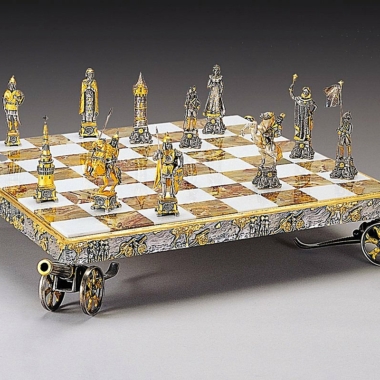 Ensemble "Napoléon Bonaparte et le Tsar Dimitri" Echiquier et Jeu d'Echecs en Bronze, Onyx et Or 24 Carats