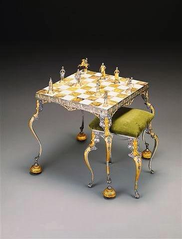 Ensemble "Louïs XIV le Roi Soleil" Table d'Echiquier et Jeu d'Echecs en Bronze, Onyx et Or 24 Carats