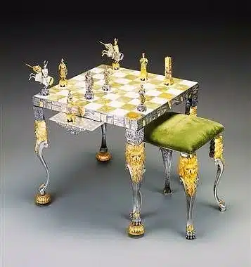 Set "Venetian Mittelalter" Quadratisches Schachbrett und Schachspiel aus Bronze, Onyx und 24 Karat Gold