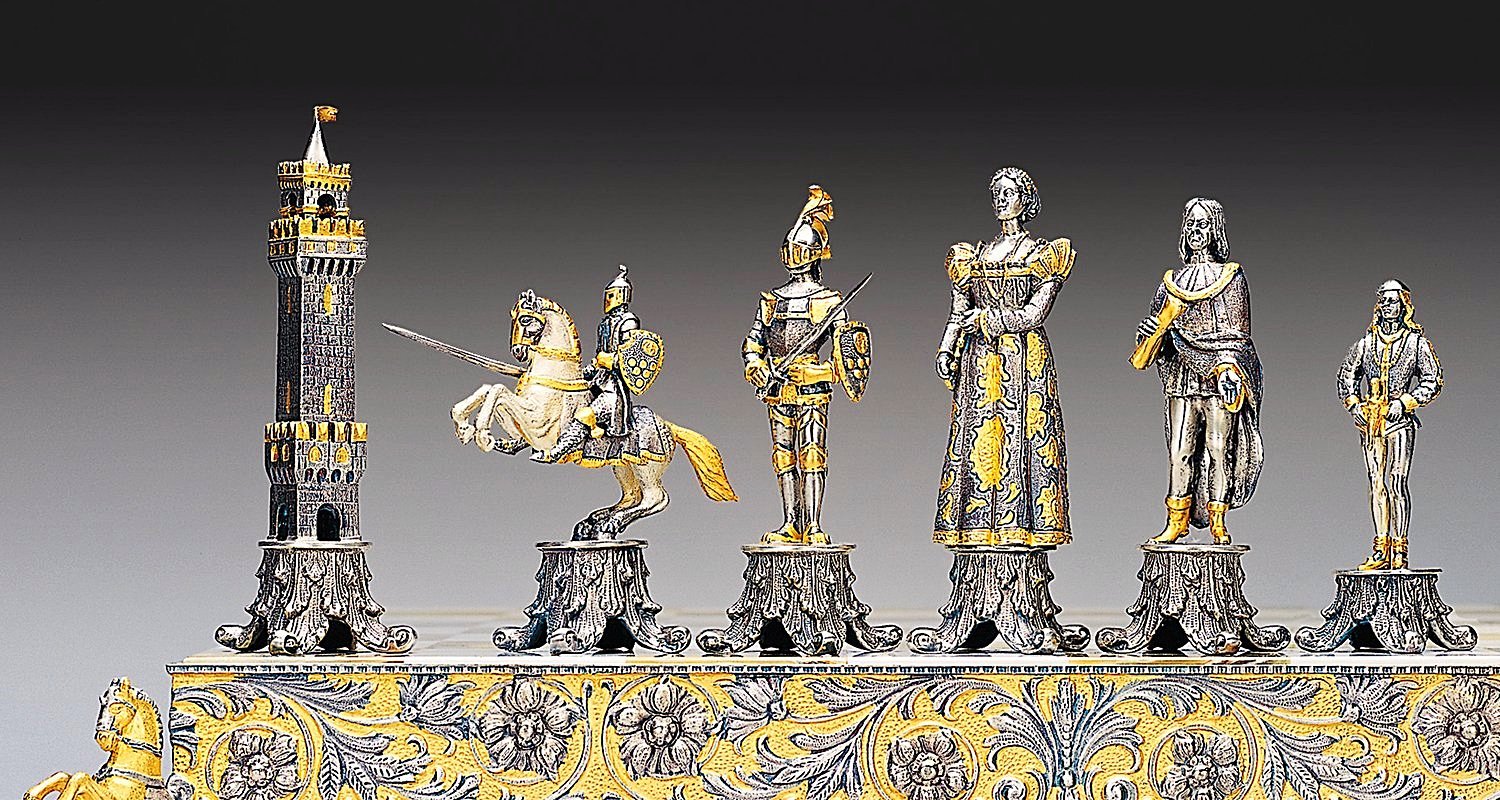 Medici Vs Pazzi Schachbrett und Schachspiel aus Bronze, Onyx und 24 Karat Gold – Bild 3